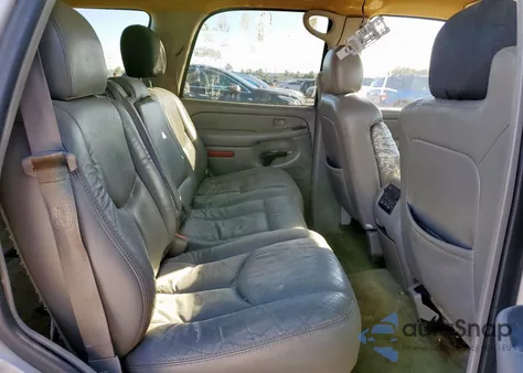 2004 Chevrolet Tahoe C1500 из США, поврежденный, VIN 1GNEC13Z54R186186